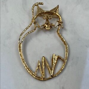 Gold Minimalist Cat Brooch